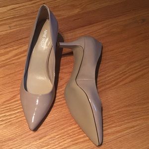 Nine West nude pumps size 8: never worn
